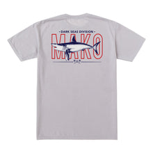 color: silver ~ alt: mako flag wicking tee